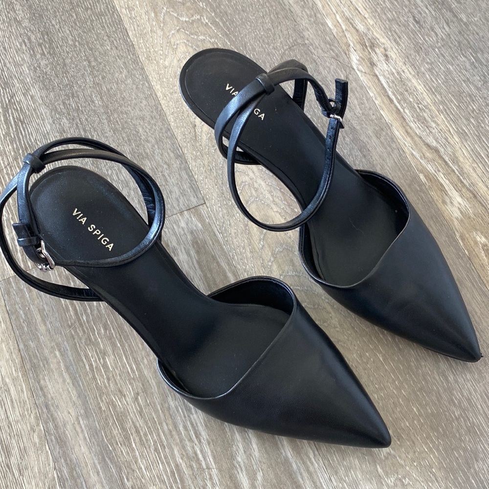 Via Spiga black leather kitten heels size 8